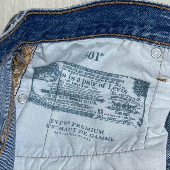 Levi’s Premium 501 Original Fit High Rise Shorts Medium Wash Distressed - Picture 7 of 8